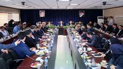 پزشکیان: احداث گلخانه‌ها به سواحل جنوبی منتقل شود.