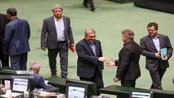 رییس سازمان برنامه و بودجه خطاب به نمایندگان: بودجه 1402 ناتراز است/ دست دولت را برای پرداخت طلب کشاورزان بسته‌اید.